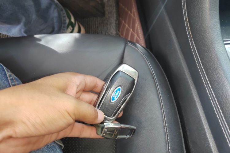 福特 金牛座 2017款 EcoBoost 245 时尚型中控内饰7001