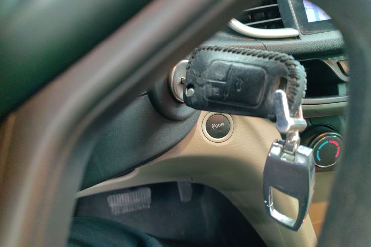 别克 英朗 2017款 15N 自动精英型中控内饰11