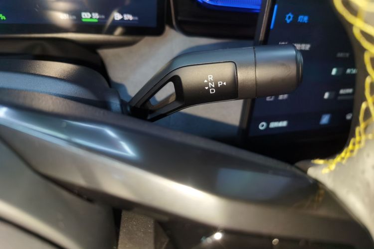 领克08 EM-P 2025款 120km 长续航Pro中控内饰18