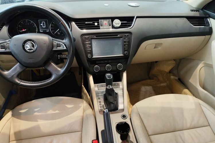 斯柯达 明锐 2015款 1.6L 自动逸俊版中控内饰18