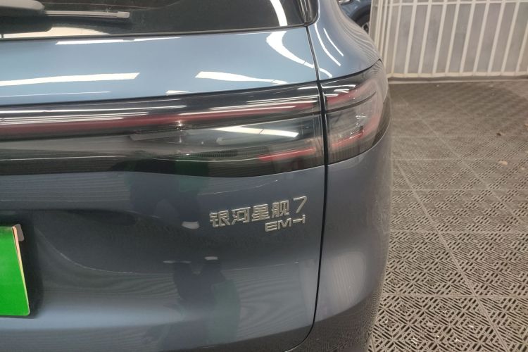 吉利银河 银河星舰7 EM-i 2025款 120km 领航版车身外观9