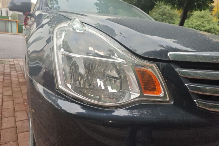 日产 轩逸 2012款 经典 1.6XL 手动豪华版车身外观8