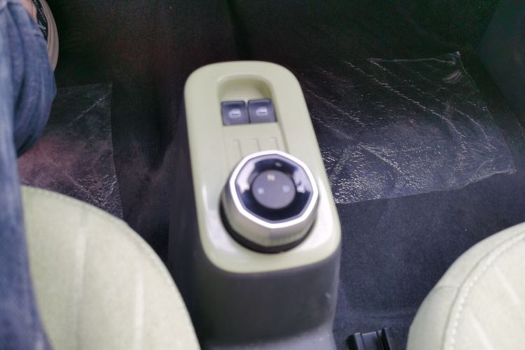 吉利银河 2024款 熊猫mini 200km 耐力熊中控内饰18