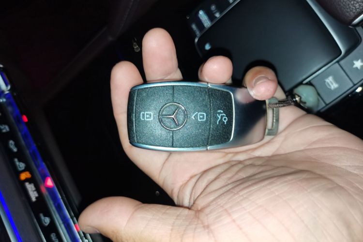 奔驰GLE 2022款 GLE 350 4MATIC 时尚型中控内饰11