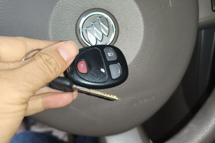 别克GL8 2014款 2.4L 经典版中控内饰11