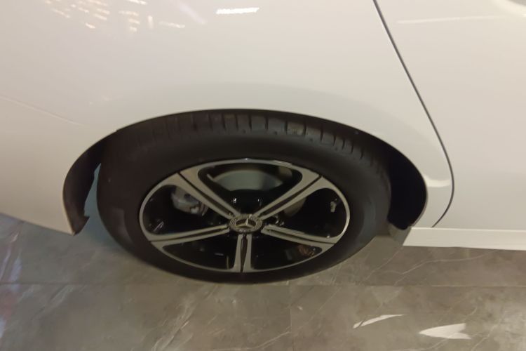 奔驰A级 2024款 改款 A 200 L 时尚型车身外观6008