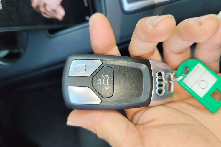 奥迪A4L 2020款 40 TFSI 时尚动感型中控内饰7001