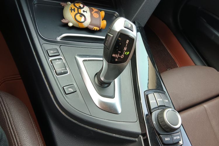 宝马3系 2018款 320Li 时尚型中控内饰18