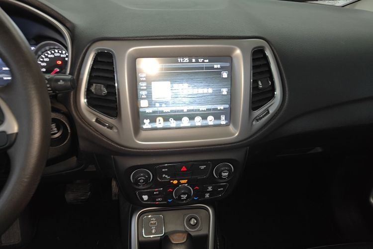 Jeep 指南者 2017款 200T 自动家享版局部细节16