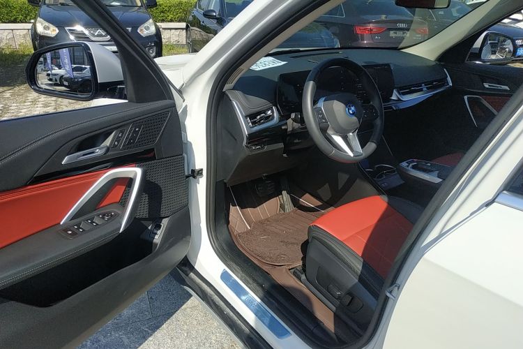 宝马iX1 2023款 eDrive25L X设计套装中控内饰7003