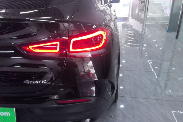 奔驰GLE 2022款 GLE 350 4MATIC 轿跑SUV 豪华型车身外观9