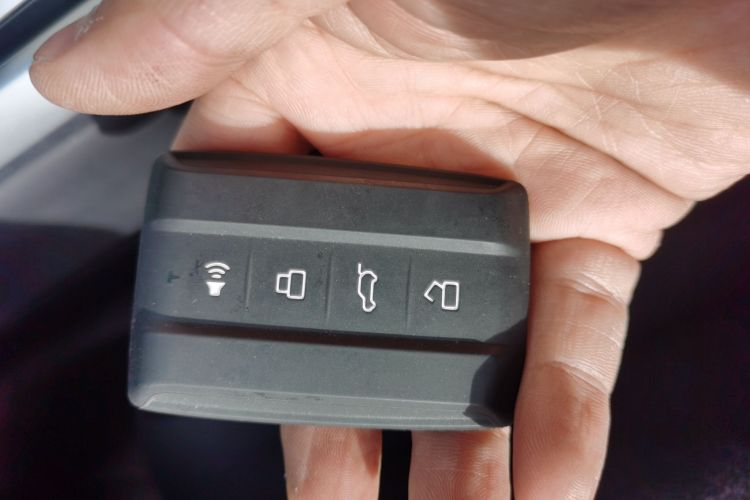 坦克400 2025款 2.0T 汽油版中控内饰11