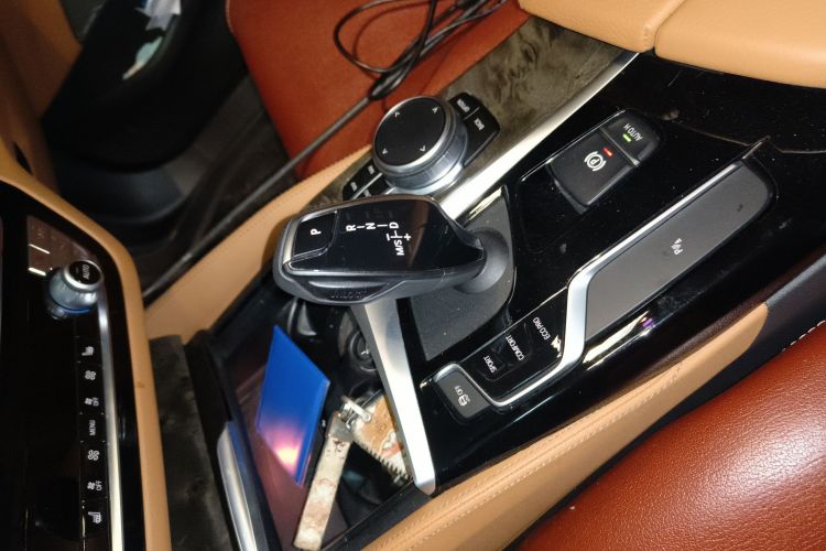 宝马5系 2020款 530Li 领先型 M运动套装中控内饰18