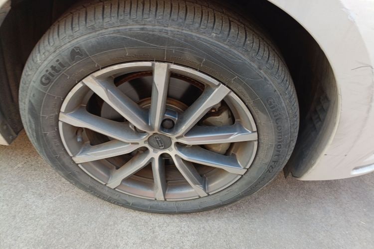 吉利汽车 博瑞 2021款 1.8T 领航版车身外观10