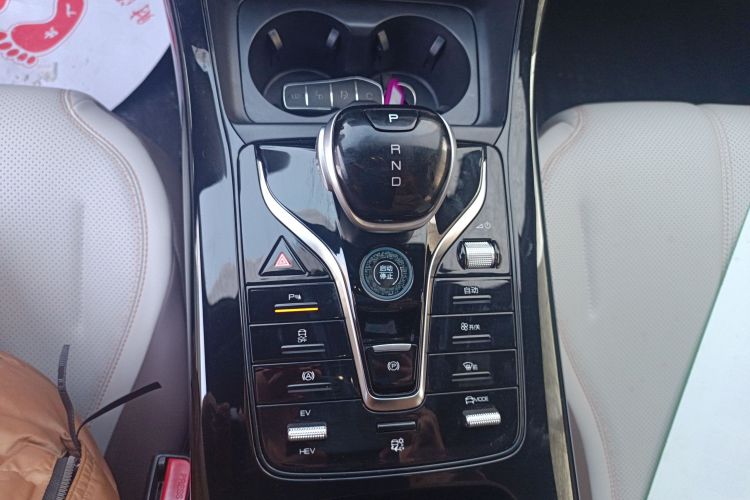 比亚迪 秦PLUS 2024款 荣耀版 DM-i 55KM领先型中控内饰18