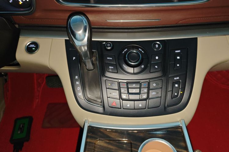 别克GL8 2018款 28T 尊贵型 国VI中控内饰18