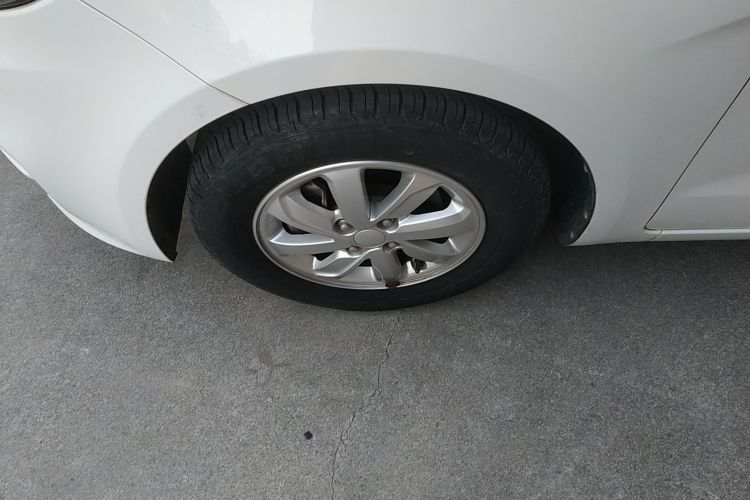 起亚K2 2015款 三厢 1.4L AT GLS车身外观6007