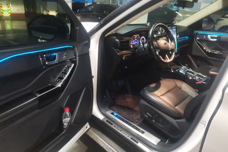 福特 探险者 2020款 EcoBoost 285 四驱风尚版 6座中控内饰20