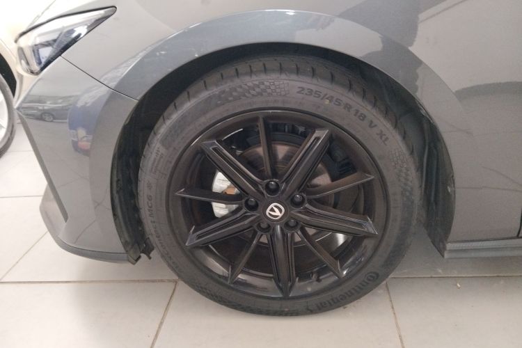 长安UNI-V 2022款 1.5T 尊贵型车身外观6007