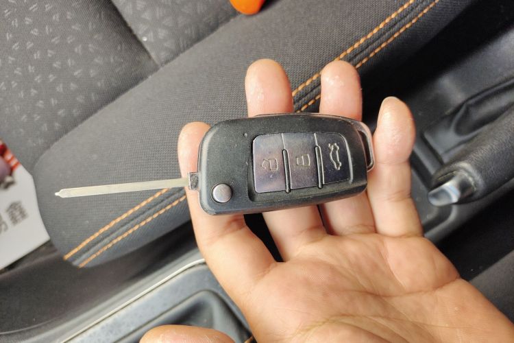 吉利汽车 远景X1 2017款 1.3L 自动乐趣版中控内饰11