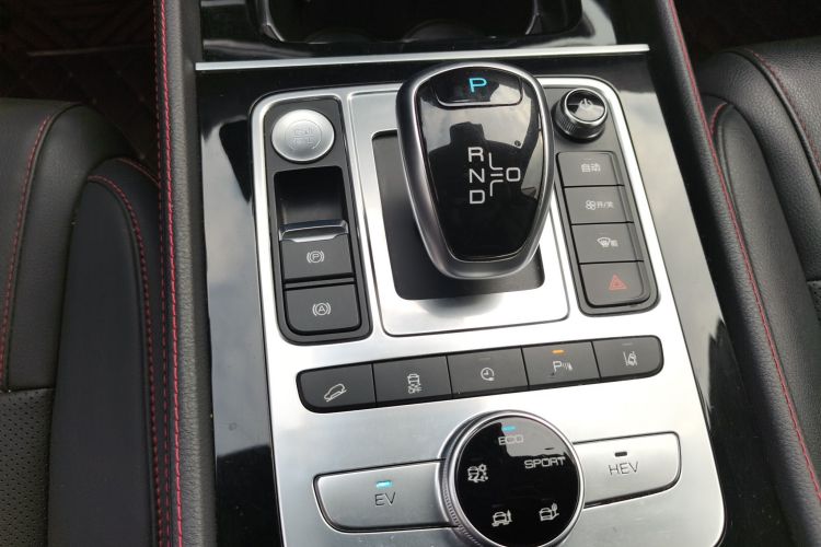 比亚迪 唐新能源 2019款 DM 2.0T 全时四驱智联创享型 7座 国VI局部细节18