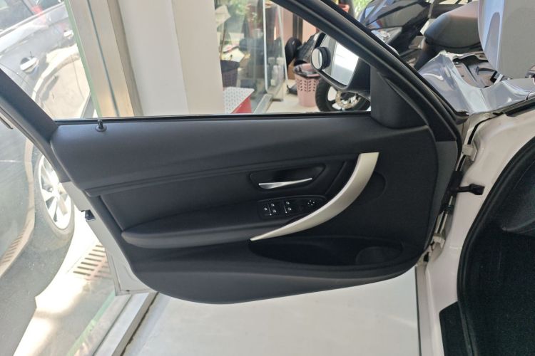 宝马3系 2016款 320Li 进取型中控内饰47