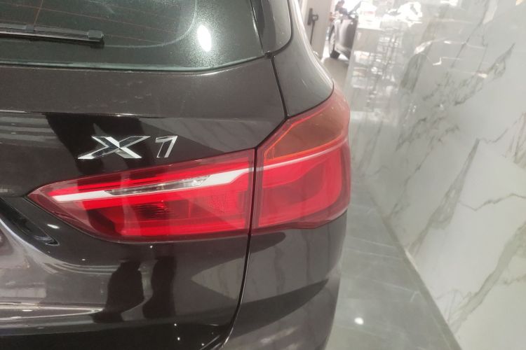 宝马X1 2018款 xDrive20Li 尊享型车身外观6006