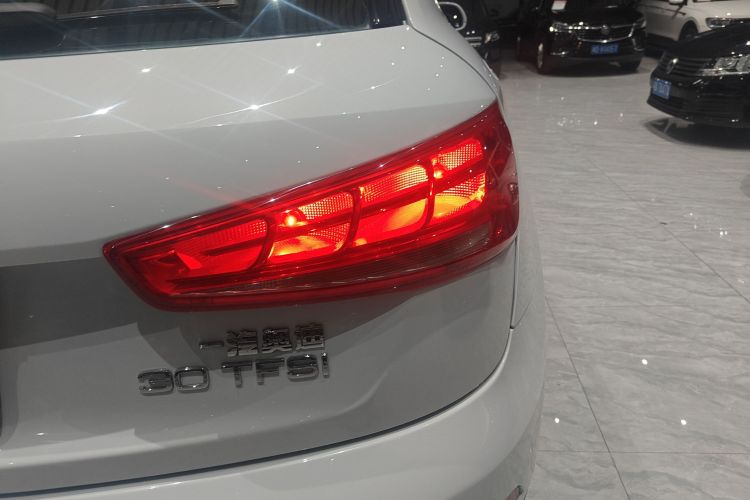 奥迪Q3 2015款 30 TFSI 进取型车身外观9