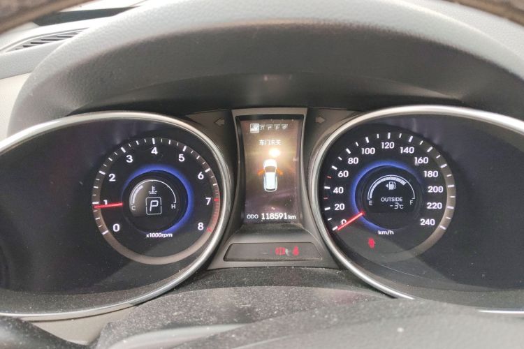 现代 胜达经典 2013款 3.0L 四驱舒适导航版 7座 欧IV中控内饰14