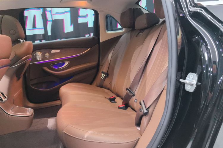 奔驰E级 2023款 改款 E 300 L 时尚型中控内饰21