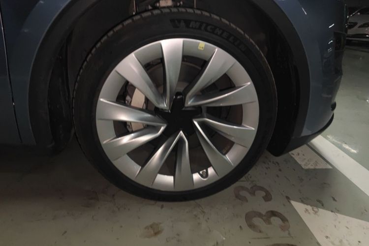 特斯拉 Model Y 2025款 后轮驱动版车身外观10