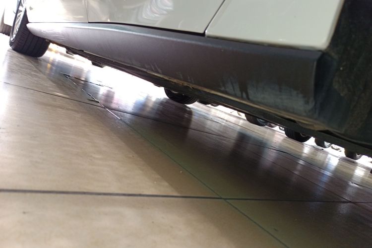 福特 福克斯 2021款 三厢 EcoBoost 180 自动锋潮型机舱底盘30