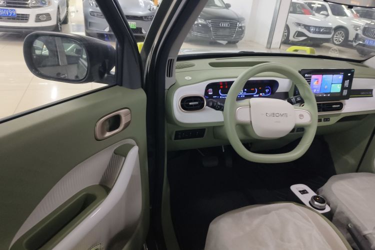 吉利银河 2025款 210km 熊猫骑士中控内饰7003