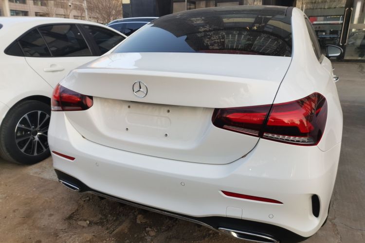 奔驰A级 2021款 A 200 L 运动轿车时尚型车身外观6