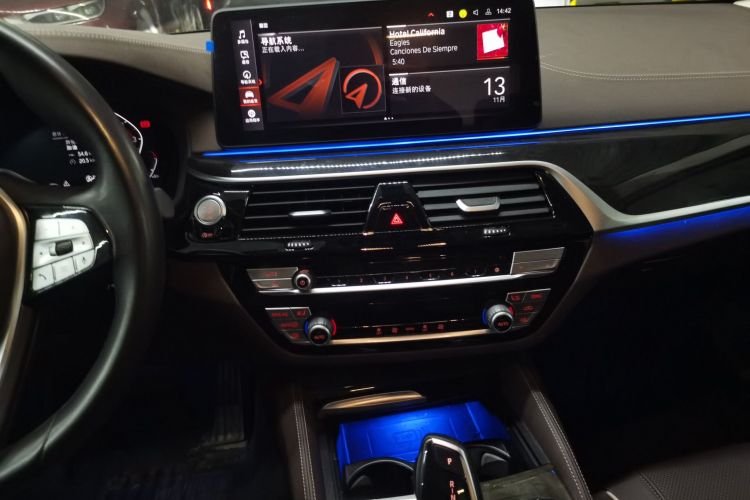宝马5系 2022款 改款二 525Li 豪华套装中控内饰16