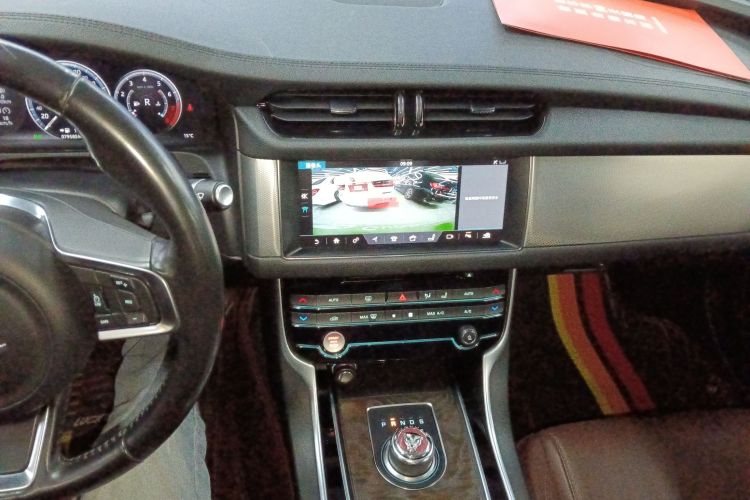 捷豹XFL 2018款 XFL 2.0T 250PS 豪华版局部细节16