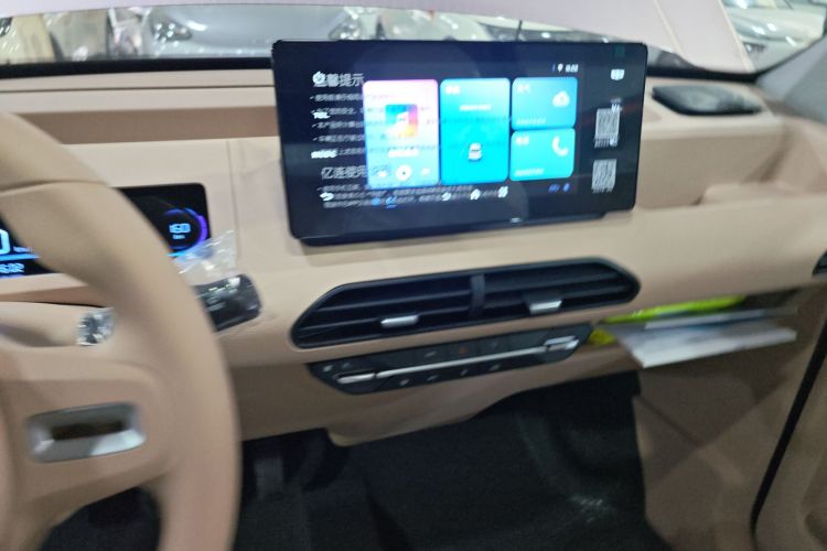 吉利银河 2024款 熊猫mini 200km 耐力熊中控内饰16