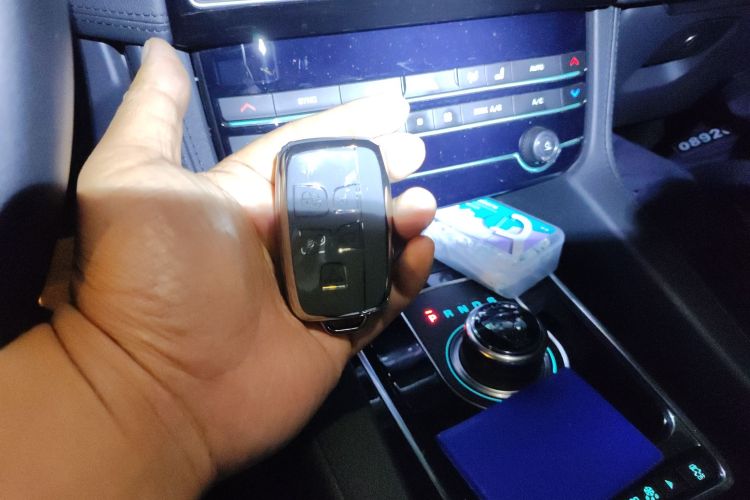 捷豹F-PACE 2020款 2.0T 都市尊享版中控内饰11