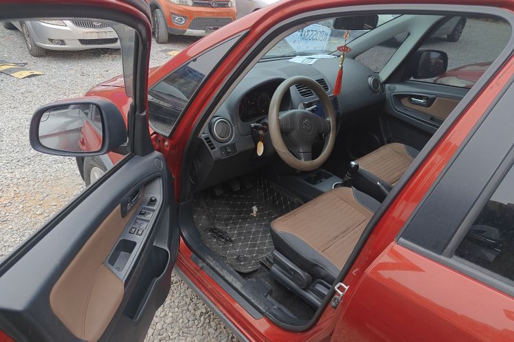 铃木 天语 SX4 2013款 1.6L 手动酷锐型中控内饰20