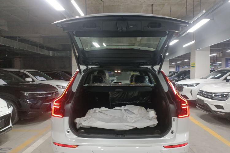 沃尔沃XC60 2026款 B5 四驱智逸豪华版机舱底盘23