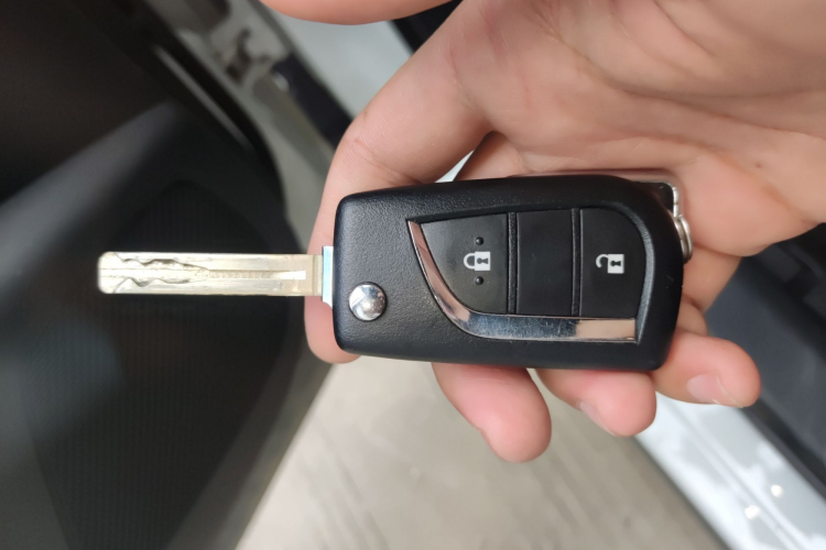 丰田 锋兰达 2023款 2.0L CVT精英版中控内饰7001