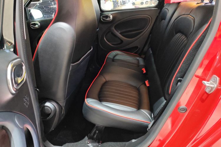 smart forfour 2016款 1.0L 52千瓦激情版中控内饰7004