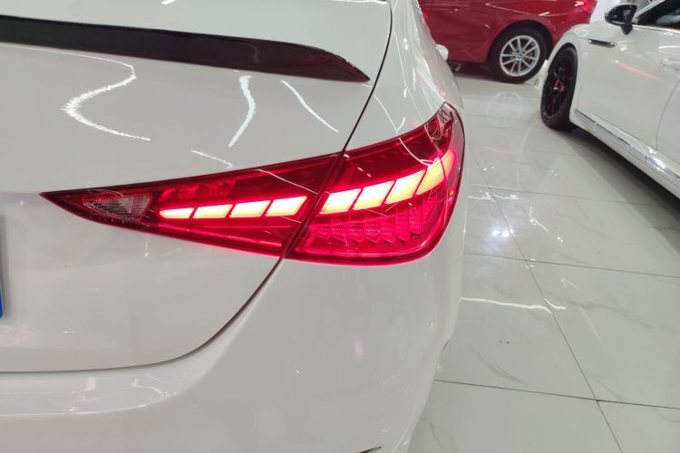 奔驰C级 2023款 C 260 L 运动版车身外观9