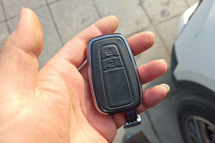 丰田C-HR 2021款 2.0L 豪华版中控内饰11