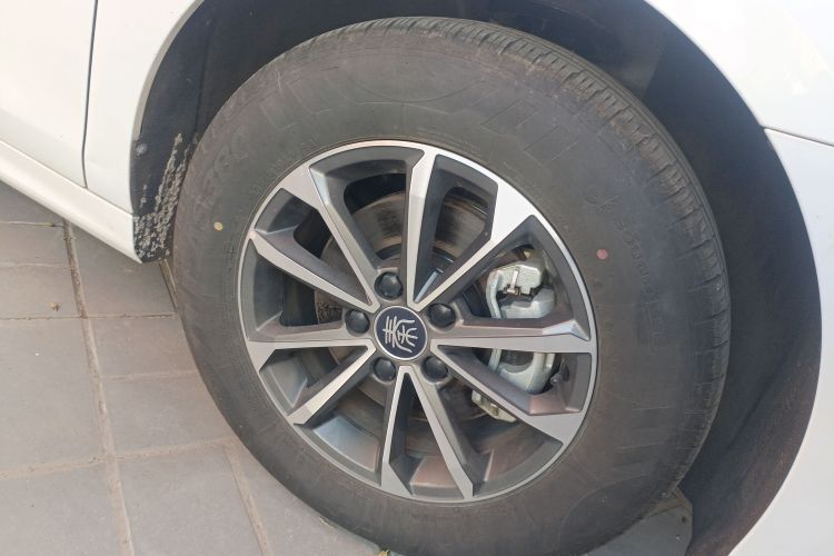 比亚迪 秦PLUS 2024款 荣耀版 DM-i 55KM领先型车身外观10