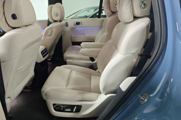 理想汽车 理想L8 2023款 Max中控内饰7004