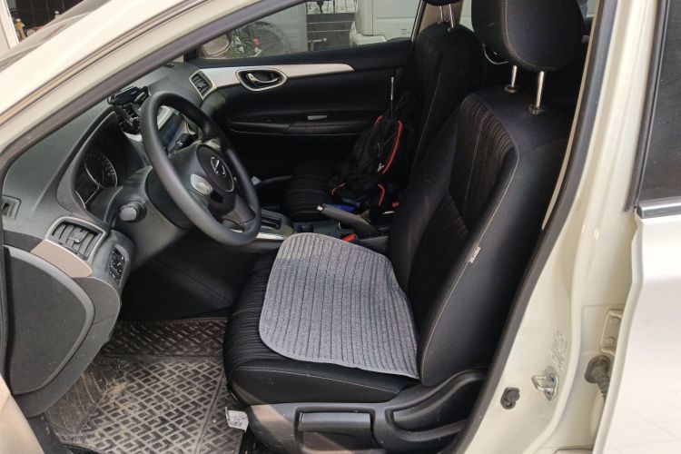 日产 轩逸 2024款 经典 1.6XE CVT舒适版中控内饰19