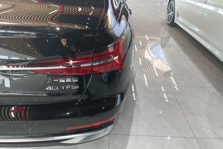 奥迪A6L 2025款 改款 40 TFSI 豪华动感型车身外观9