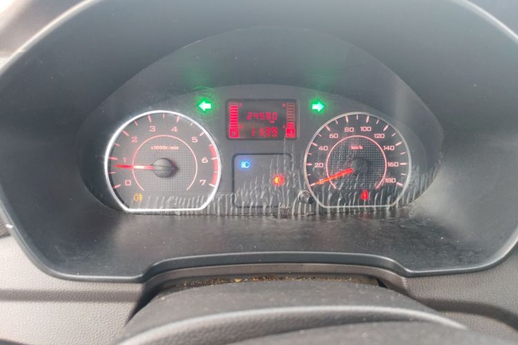 五菱汽车 五菱宏光V 2021款 1.5L劲取版LAR中控内饰14