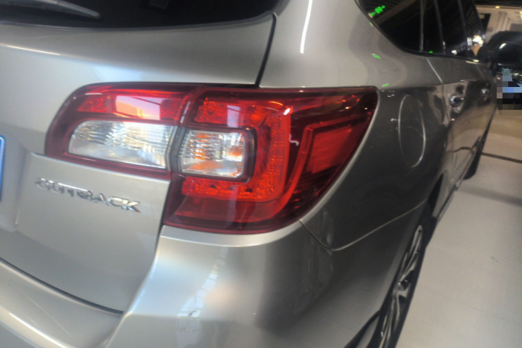 斯巴鲁 傲虎 2017款 2.5i 运动导航版 EyeSight车身外观9